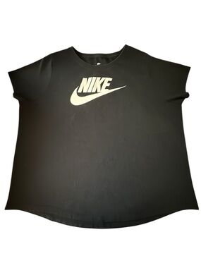 😎 Nike Sportswear Essential